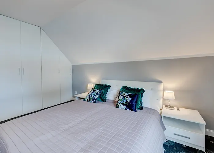 Willa Miedzywodzie بيت للعطل